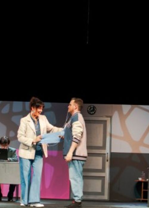 КТО-ТО ДОЛЖЕН УЙТИ